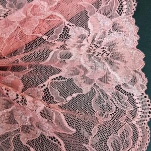 Encaje Elástico con Diseño Floral y Borde Festoneado de 16.5 cm de Ancho para Lencería, Vestidos y Decoración Nupcial - Product Image 2