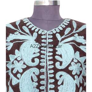 Chaleco Corto Hecho a Mano para Mujer, Estampado Floral, Tejido, con Logotipo en la Espalda, de Algodón, para Primavera y Otoño, Estilo Suzani, con Mangas Cortas - Product Image 2