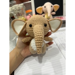 Muñeco de León Tejido a Mano con Hilo Suave para Tiendas de Regalos y Pedidos de Exportación - Product Image 4