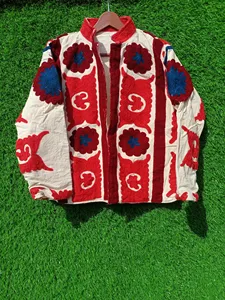 Chaqueta de algodón bordada Suzani para mujer, cuello alto, estilo bohemio, hecha a mano, con estampado floral étnico, para otoño. - Product Image 1