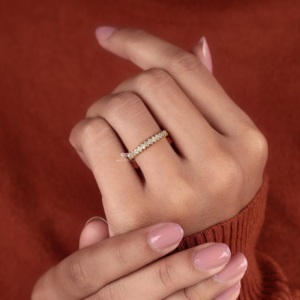Anillo de Eternidad con Diamantes Cultivados en Laboratorio, Bisel de Oro de 14K, Anillo de Boda de Lujo con Diseño Festoneado, Anillo de Eternidad Completo Apilable, Regalo de Aniversario para Ella - Product Image 4