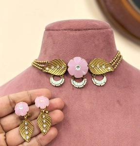 Precioso Juego de Collar y Aretes Clásicos de Moissanita Chapados en Oro de Latón de Alta Calidad para Regalo de Aniversario, Boda o Compromiso - Product Image 6