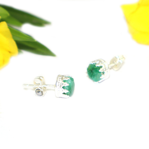 Vintage Style Fancy Shape 7 MM Dyed Emerald Gemstone Silver Plated Crown <b>Stud</b> <b>Earrings</b> For Women Girls Wholesale Bulk Jewelry - Product Image 1