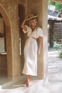 Robe longue en lin uni pour femme, découpée, à manches cloche, col en V, simple, écologique, respirante, pour l'été, les vacances, OEM ODM - Product Image 4