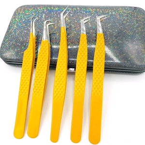 Pinzas para Cejas de Acero Inoxidable DANTRIC IMPLANTS T-005, Punta Puntiaguda, Mango Amarillo, Agarre Cómodo, Clásicas - Product Image 3