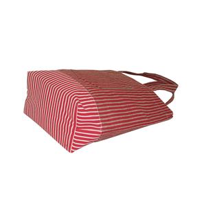 กระเป๋าผ้ากระสอบแบบโปรโมชั่น มีผ้าแคนวาสด้านล่าง พร้อมหูหิ้วผ้ากระสอบ ลายพิมพ์แถบขวางทั่วตัว และมีช่องกระเป๋าด้านนอกแบบวีเปิดได้หนึ่งช่อง - Product Image 3