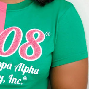 Camiseta de Chenille de la Hermandad Half Half Founding Year, Prenda Griega de Algodón Premium con Logotipo Bordado, Ajuste Elegante y Cómodo, Talla Real - Product Image 6