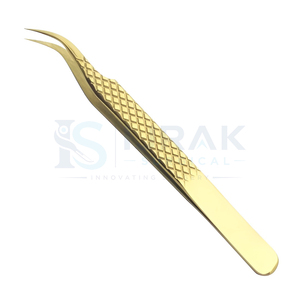 Pinces à cils de précision plaquées or avec pointe lisse pour cils volumineux et classiques - Product Image 1