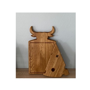 Planche de cuisine en bois artisanale, idéale pour couper les produits frais, servir les repas et apporter une simplicité élégante aux foyers - Product Image 2