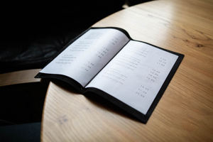 Porta Menús de Cuero de Alta Calidad, Plegable, Duradero, Protección para Restaurantes, Cafés, Hoteles, Recargable, Acabado de Lujo LMC-0059 - Product Image 2