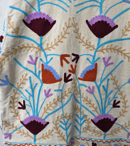 Veste élégante en velours tricoté respirant, brodée à la main style Suzani, avec broderie complexe au point de chaînette, en coton rayé sophistiqué - Product Image 6