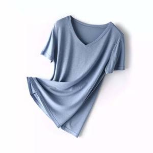เสื้อยืดคอกว้าง แขนสั้น ทรงสปอร์ต ผ้าเจอร์ซีย์เนื้อแน่น 100% ผ้าฝ้าย ระบายอากาศได้ดี ทรงปกติ สีดำ เหมาะสำหรับฤดูหนาว ใส่ได้ทั้งผู้ชายและผู้หญิง - Product Image 2