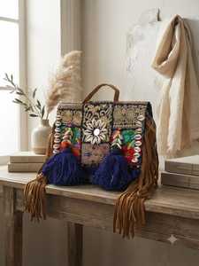 Sac à bandoulière bohème vintage fait main brodé avec coquillages, pompons colorés et franges en cuir pour femme - Product Image 5