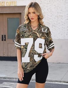 Camiseta de malla de camuflaje con cuello en V, manga corta, estampado de letras, estilo fútbol, ropa urbana para hombre, 100% poliéster, holgada - Product Image 3