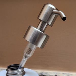 Distributeur de lotion à motif floral, pompe à lotion élégante, accessoire de salle de bain parfait pour la maison et les cadeaux, fabriqué en Inde - Product Image 4