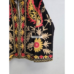 Chaqueta Suzani de terciopelo negro, chaqueta con bordado floral, abrigo hecho a mano, chaqueta unisex de invierno, chaqueta boho chic, chaqueta informal para mujer - Product Image 3