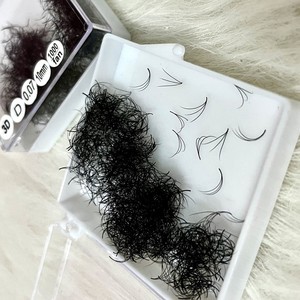ขนตาปลอมแบบเส้นใยสังเคราะห์ PBT แบบ CC/DD/M/L Curl Volume  ทำมือ  ฐานแหลม  นุ่มเป็นธรรมชาติ  ขายส่งคุณภาพสูง - Product Image 1