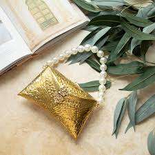 กระเป๋าคลัทช์ทองเหลืองสุดหรู พร้อมดีไซน์พรีเมียมสำหรับงานปาร์ตี้ กระเป๋าคลัทช์ทองเหลืองสไตล์วินเทจลายชาติพันธุ์สำหรับงานแต่งงาน - Product Image 4