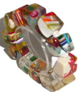 Bracelet de bijoux fantaisie en résine fabriquée à la main de haute qualité pour femmes, brin de couleur de marque d'Inde, artisanat en résine - Product Image 1