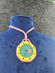Montre à quartz analogique vintage unisexe avec bracelet en caoutchouc et cadran vert 41 mm, collier pendentif tendance - Product Image 1