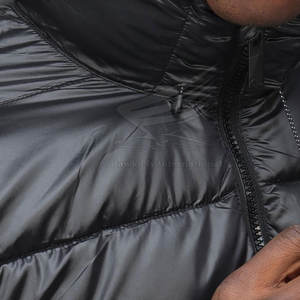 Nouvelle arrivée, veste d'hiver rembourrée en coton de haute qualité, fabriquée au Pakistan, avec logo personnalisé sur le devant et service OEM - Product Image 3