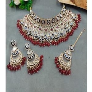 Magnifique ensemble de bijoux de créateur pour femme, comprenant un collier choker et des boucles d'oreilles en moissanite de haute qualité et imitation perle, avec tikka, idéal pour les mariages. - Product Image 1