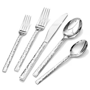 Ensemble de couverts élégants en acier inoxydable pour une mise en scène de table raffinée - Product Image 6