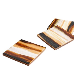 Eternal Glow Ensemble d'assiettes à thé et de sous-verres en résine de bois fabriqués à la main Conception d'incrustation époxy classique pour les repas de luxe et les cadeaux élégants - Product Image 1