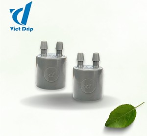 ตัวแยกสายยางพลาสติกเวียดดีริป วีร์จิ้น ขนาด 1/2 นิ้ว แบบหนาม  สีเทา เป็นมิตรกับสิ่งแวดล้อม ได้รับการรับรองมาตรฐาน ISO สำหรับการชลประทานทางการเกษตร - Product Image 1