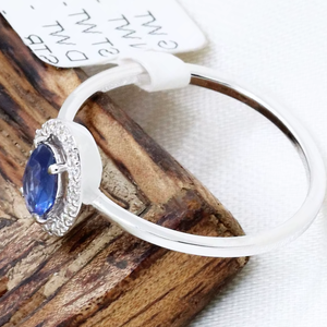 Bague en or blanc 18 carats avec saphir bleu et diamants Memoria Jewels, bijoux artisanaux en pierres précieuses naturelles, bijoux de guérison certifiés IGI, classique - Product Image 5
