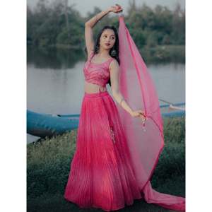 ชุด lehenga choli ของผู้หญิงผ้าโปร่งพิมพ์ลายดิจิทัลสีชมพูสวยงาม - Product Image 2