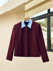 Blazer Elegante Borgoña de Manga Larga para Mujer con Cuello de Contraste Desmontable, Corte Regular, de un Solo Botón SELENE - Product Image 2