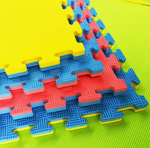Usine du Vietnam OEM 5 rayures EVA emboîtable tapis de jeu tatami pour la gymnastique à domicile entraînement arts martiaux. Antidérapant, étanche à l'eau - Product Image 4
