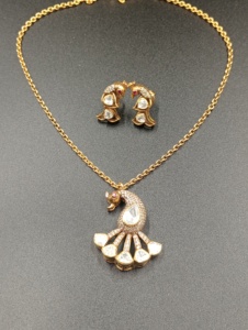 Ensemble collier et boucles d'oreilles en argent pour femme Amaira Jewels, motif paon, pierre polki blanche de haute qualité, design animal classique, bijoux indiens - Product Image 2