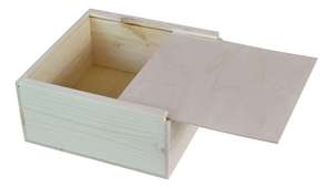 Caja de madera estilo medieval disponible en 2026 para joyas o juguetes infantiles con tapa deslizante superior. Fabricado por M.I.G. EXPORTACIONES. - Product Image 4