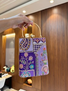 Bolso de Mano Bordado Floral Vintage Hecho a Mano, con Cierre Magnético, de Seda, para Fiestas, Bodas y Eventos Nocturnos, para Mujer - Product Image 3