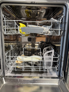 Lavavajillas empotrado Bosch SHE-3AR-7-5-UC de 24 pulgadas, serie 100, modelo de caja abierta con pantalla. - Product Image 4