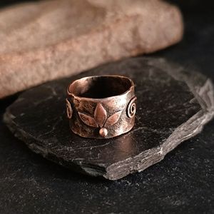 Anillo de cobre de moda diseñado para uso diario, estilo moderno y cómodo para usar durante mucho tiempo. - Product Image 1