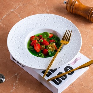 Assiette en céramique blanche texturée en forme de chapeau de paille |   Assiette creuse à rebord large avec motif à bulles et fossettes |   1280 ° Vaisselle moderne minimaliste C Fired - Product Image 2