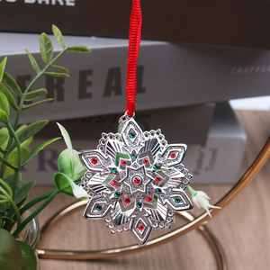 Ornement de Noël en métal flocon de neige argenté, délicat, sculpté, artisanat personnalisé, décoration de sapin de Noël 2026 - Product Image 3