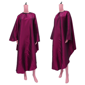Cape de Coiffure Professionnelle Bordeaux en Polyester Résistante à l'Eau pour Barbier et Salon – Protection pour la Coupe, la Coloration et le Coiffage - Product Image 6