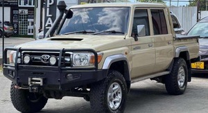 Toyota Land Cruiser Double Cabine 4x4 Pickup Série 79 d'occasion - Product Image 3