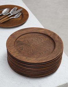 Plato de madera maciza hecho a mano, elegante plato de madera para servir comida, para comedor y decoración del hogar. - Product Image 6