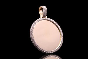 Pendentif personnalisé en acier inoxydable plaqué rhodium imitation, avec lettre en CZ glacé effet goutte et prière de la sérénité, style hip-hop, breloque religieuse, effet diamant - Product Image 2