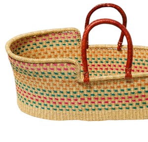 Cesta de cambio artesanal de hierba marina con rayas multicolor, combinada con cesta de cambio para niños de ratán y asas marrones para mesas - Product Image 4