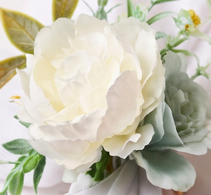 Ensemble d'anneaux de serviette en bois avec fleurs blanches et verdure pour mariage et décoration de table - Product Image 2