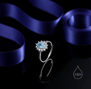 แหวนเงินแท้ประดับบลูโทแพซแท้จากสวิสและเพชร CZ ทรงฮาโล แหวนโทแพซธรรมชาติ แหวนซ้อนกันได้ - Product Image 3