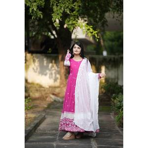 Conjuntos de traje de diseñador para mujer Hermoso vestido de fiesta con Pent y Dupatta - Product Image 5