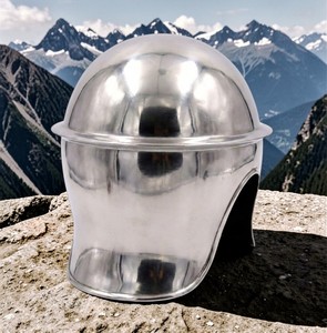 Casque d'armure en métal antique - Product Image 3