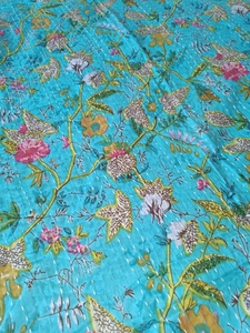 Couvre-lit imprimé floral et oiseaux, style bohème, moderne, toutes saisons, en denim patchwork, rembourrage en coton fait main, pour usage domestique - Product Image 5